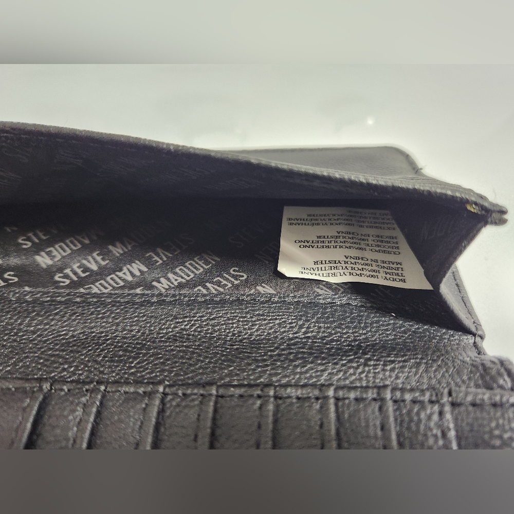 Steve Madden Black, White & Grey Flowered Wallet With Gold Hardware - Picture 6 of 9